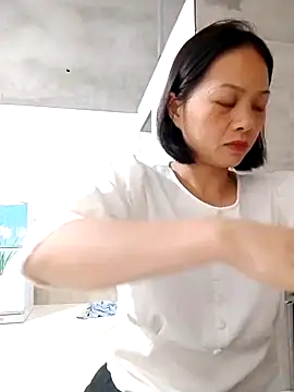 Snapshot of Aninyin22 chatting on November 11, 2025, 7:03 am Aninyin22 online show from November 11, 2025, 7:03 am