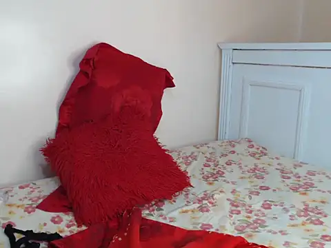 hot liser online show from February 9, 2026, 7:39 am