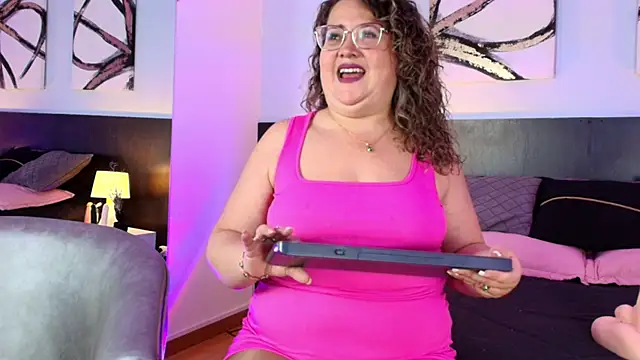 Snapshot of MartinaCaycedo chatting on October 16, 2025, 10:23 am MartinaCaycedo online show from October 16, 2025, 10:23 am