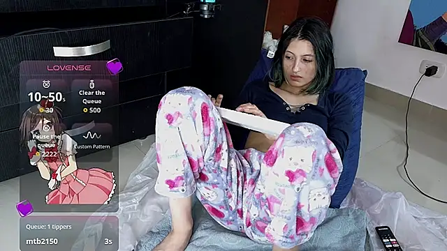 Camila---torres online show from April 13, 2026, 3:32 am