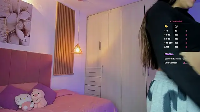 mia nevaeh online show from September 12, 2025, 8:52 pm