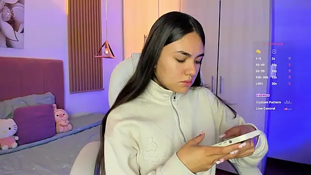 mia nevaeh online show from October 24, 2025, 9:47 pm