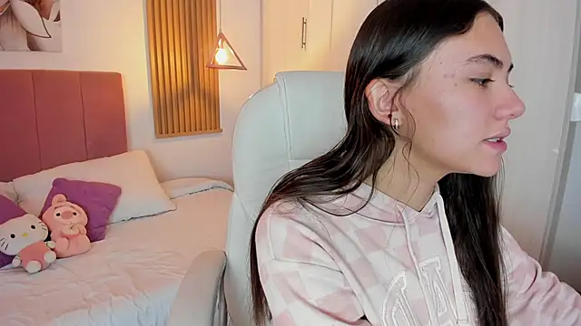 mia nevaeh online show from March 2, 2025, 8:46 pm