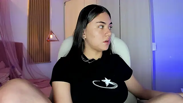 mia nevaeh online show from February 26, 2026, 8:53 pm