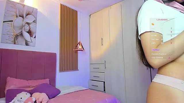 mia nevaeh online show from September 26, 2025, 8:27 pm