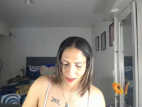Snapshot of Corina_hot chatting on May 6, 2026, 11:31 pm Corina hot online show from May 6, 2026, 11:31 pm