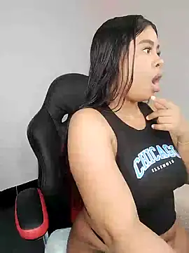 Snapshot of Fanny_Klean chatting on December 18, 2024, 6:21 am Fanny Klean online show from December 18, 2024, 6:21 am