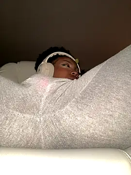 KimiAqua online show from November 30, 2025, 9:59 pm