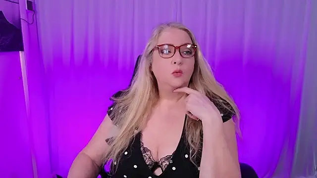 KatDSinclair online show from February 3, 2025, 2:13 pm