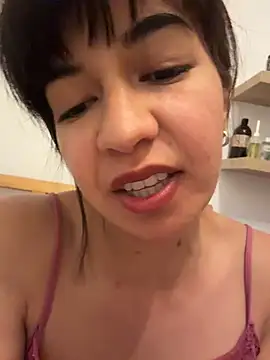 BitchyBratxxx online show from May 11, 2026, 1:23 pm