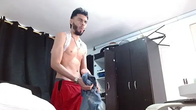 Snapshot of badanyboy chatting on December 4, 2025, 5:39 am badanyboy online show from December 4, 2025, 5:39 am