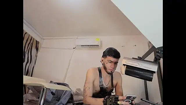 Snapshot of badanyboy chatting on April 10, 2026, 10:06 pm badanyboy online show from April 10, 2026, 10:06 pm