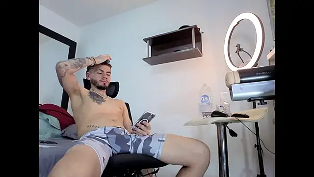 Snapshot of badanyboy chatting on April 1, 2026, 1:41 pm badanyboy online show from April 1, 2026, 1:41 pm