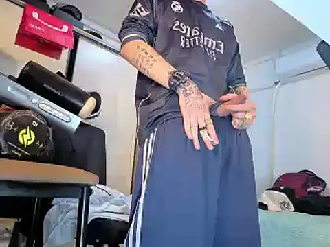 Snapshot of badanyboy chatting on April 15, 2026, 10:10 am badanyboy online show from April 15, 2026, 10:10 am