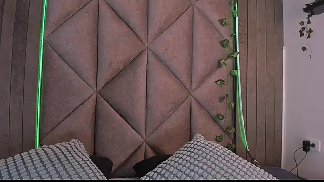 AmyPalmmer online show from November 19, 2025, 11:43 am