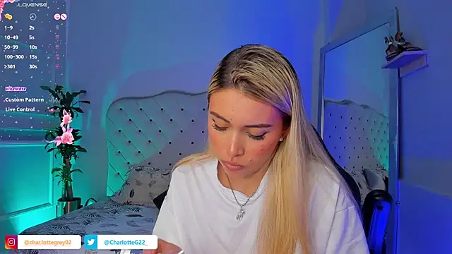 Snapshot of charlotte__grey chatting on March 17, 2025, 11:02 pm charlotte grey online show from March 17, 2025, 11:02 pm