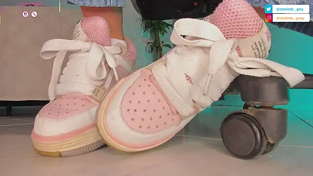 charlotte  grey online show from October 21, 2025, 8:08 pm