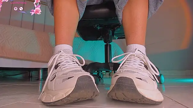 charlotte  grey online show from February 14, 2026, 8:09 pm