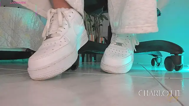 charlotte  grey online show from January 13, 2026, 8:02 pm