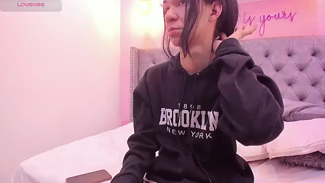 Snapshot of Mia_thompson_19 chatting on November 3, 2025, 3:48 pm Mia thompson 19 online show from November 3, 2025, 3:48 pm