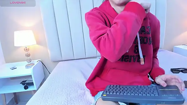 Snapshot of Mia_thompson_19 chatting on November 18, 2025, 2:53 pm Mia thompson 19 online show from November 18, 2025, 2:53 pm