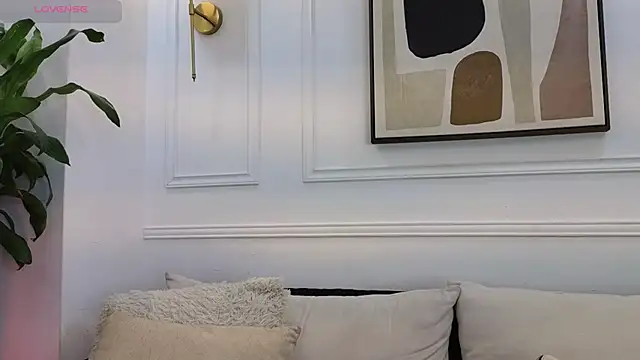 Mia thompson 19 online show from February 24, 2026, 7:37 pm