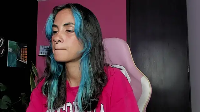 Juanadearco5 online show from December 4, 2025, 8:19 pm