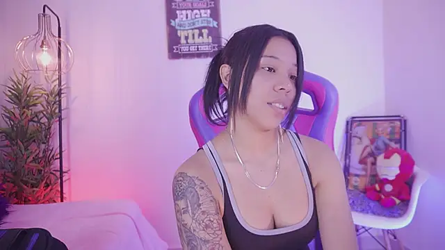 Snapshot of madelyn_rose_ chatting on November 25, 2025, 2:12 am madelyn rose online show from November 25, 2025, 2:12 am