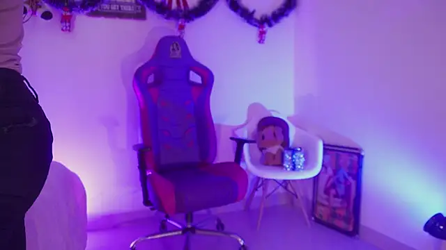 Snapshot of madelyn_rose_ chatting on December 14, 2025, 1:28 pm madelyn rose online show from December 14, 2025, 1:28 pm