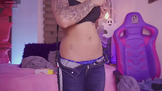 Snapshot of madelyn_rose_ chatting on October 22, 2025, 1:49 am madelyn rose online show from October 22, 2025, 1:49 am