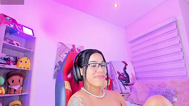 Snapshot of madelyn_rose_ chatting on February 21, 2025, 8:29 am madelyn rose online show from February 21, 2025, 8:29 am