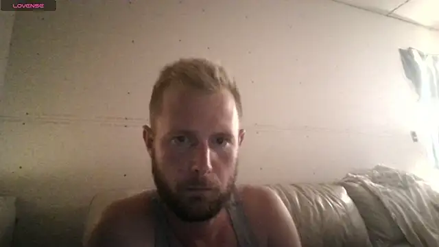 Snapshot of W1LBURN chatting on June 1, 2026, 7:52 am W1LBURN online show from June 1, 2026, 7:52 am