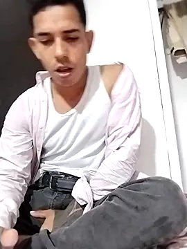 Snapshot of chero_95 chatting on April 7, 2026, 10:44 pm chero 95 online show from April 7, 2026, 10:44 pm