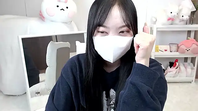 momo room online show from April 10, 2026, 11:28 am