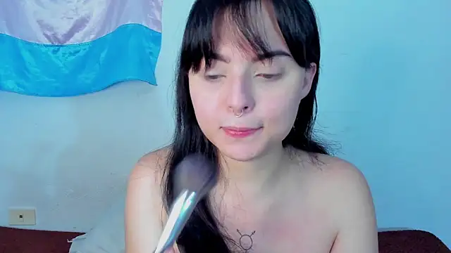 elizabethtaylorxxx online show from April 18, 2026, 6:43 pm