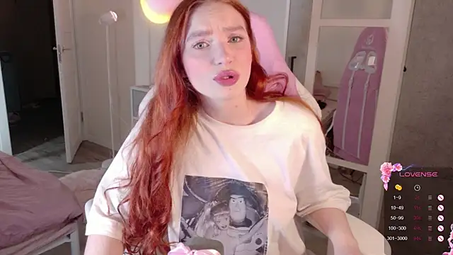 Snapshot of cinnabon_girls chatting on November 24, 2025, 9:15 pm cinnabon girls online show from November 24, 2025, 9:15 pm