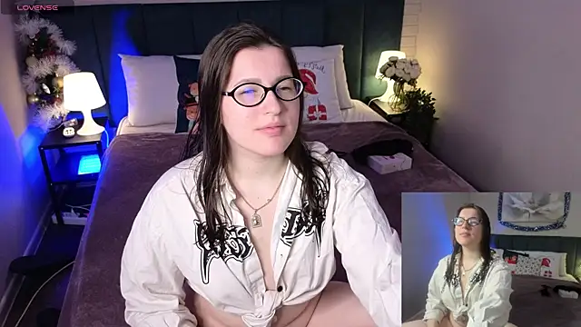 Snapshot of Peneloppa_Star chatting on December 17, 2025, 9:31 pm Peneloppa Star online show from December 17, 2025, 9:31 pm