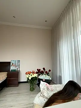 Hott Lolla online show from December 2, 2025, 8:27 am