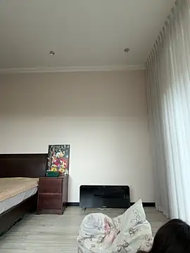 Hott Lolla online show from April 12, 2026, 9:23 am