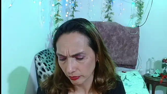 italagomez  online show from February 6, 2026, 11:45 pm