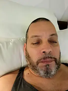 Snapshot of Just2much chatting on December 18, 2025, 2:49 am Just2much online show from December 18, 2025, 2:49 am