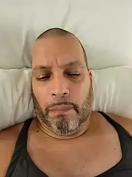 Snapshot of Just2much chatting on October 8, 2025, 11:05 pm Just2much online show from October 8, 2025, 11:05 pm