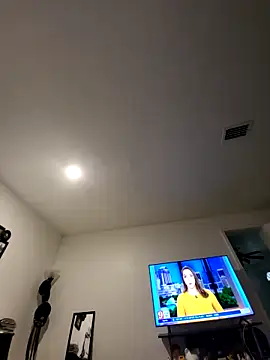 Snapshot of Just2much chatting on October 20, 2025, 12:06 pm Just2much online show from October 20, 2025, 12:06 pm