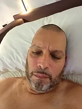 Snapshot of Just2much chatting on September 17, 2025, 9:39 pm Just2much online show from September 17, 2025, 9:39 pm