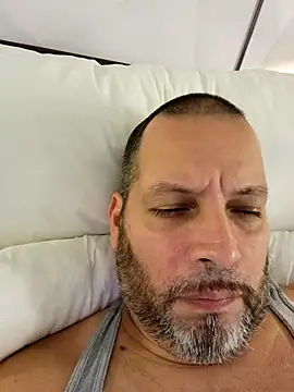 Snapshot of Just2much chatting on December 4, 2025, 3:05 am Just2much online show from December 4, 2025, 3:05 am