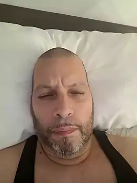 Snapshot of Just2much chatting on March 6, 2025, 2:41 am Just2much online show from March 6, 2025, 2:41 am