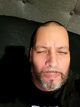 Snapshot of Just2much chatting on December 1, 2025, 1:23 pm Just2much online show from December 1, 2025, 1:23 pm