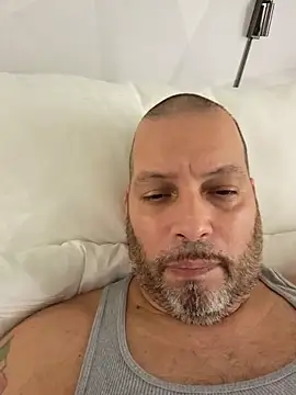 Snapshot of Just2much chatting on November 27, 2025, 2:01 am Just2much online show from November 27, 2025, 2:01 am