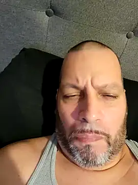 Snapshot of Just2much chatting on October 26, 2025, 4:35 am Just2much online show from October 26, 2025, 4:35 am