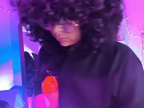 kuromi69 online show from February 13, 2026, 5:18 am